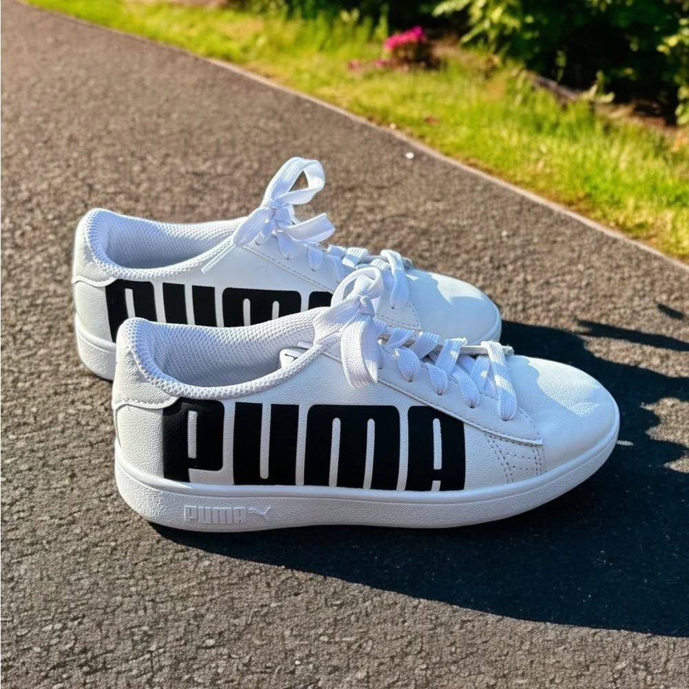 Puma Smash V2 Bold Sneaker In White Size 3.